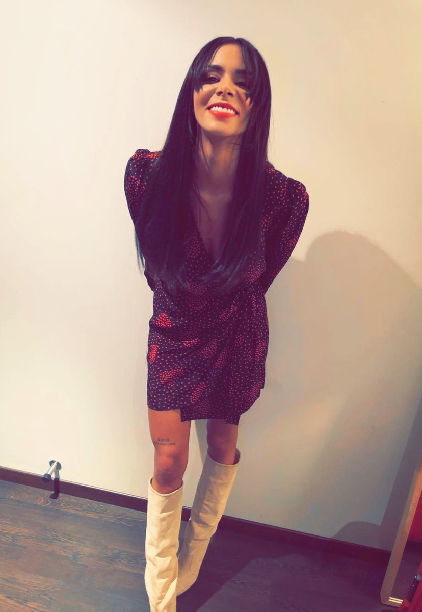 shymofficiel's tweet photo. La promo, les bottes, et la banane 🤟🏽 #agape https://t.co/9z4xa8eTf1
