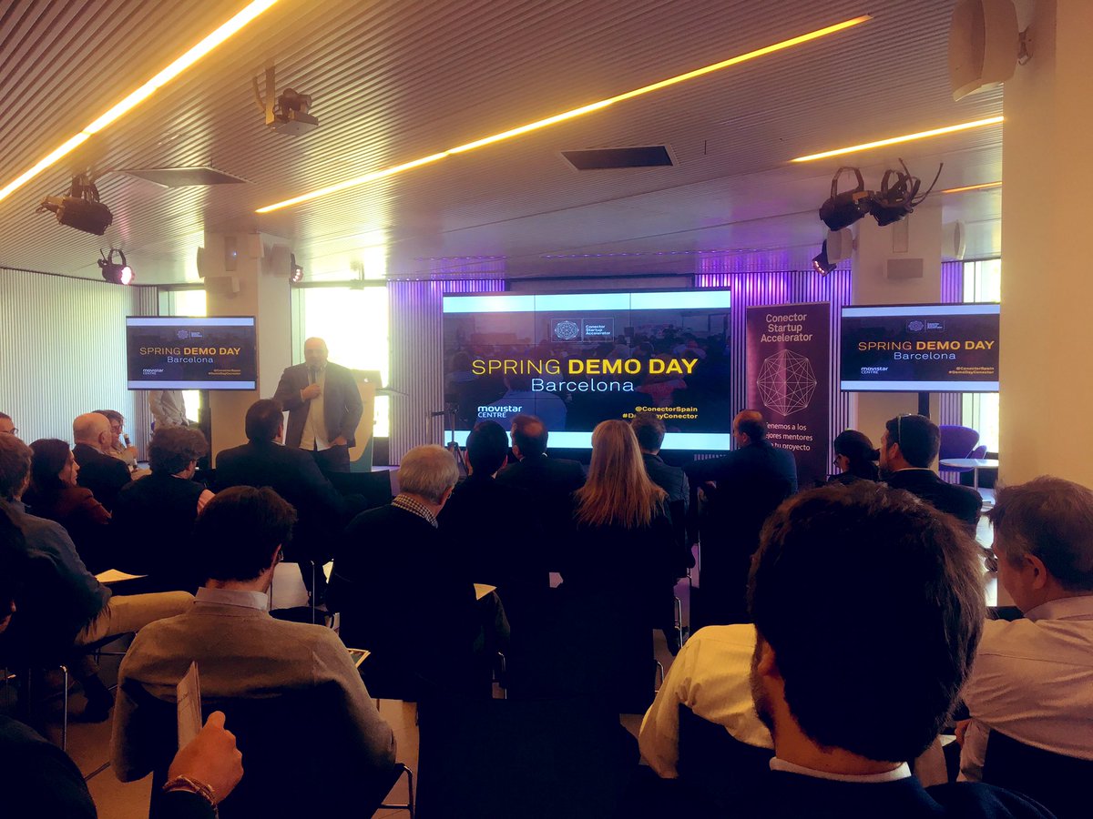 ConectorSpain's tweet photo. .@carlosblanco cierra el #DemoDayConector en @MovistarCentre. “Los inversores creemos en personas. El reto es encontrar un buen co-founder y rodearse de buen equipo”. https://t.co/a86CuAwJOs