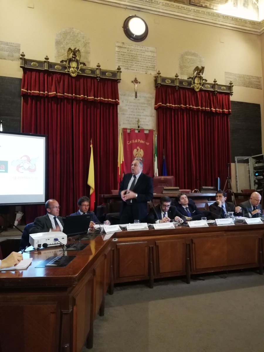 CislSicilia's tweet photo. L'assessore regionale Rob #LaGalla alla presentazione di #ZoomSicilia, il report #Cisl-#Diste di analisi-outlook: Sicilia penalizzata dal ritardo della infrastrutturazione generale e sul piano dell'istruzione-formazione: "siamo la Regione col minor numero di laureati" https://t.co/6i3uBM6LS1