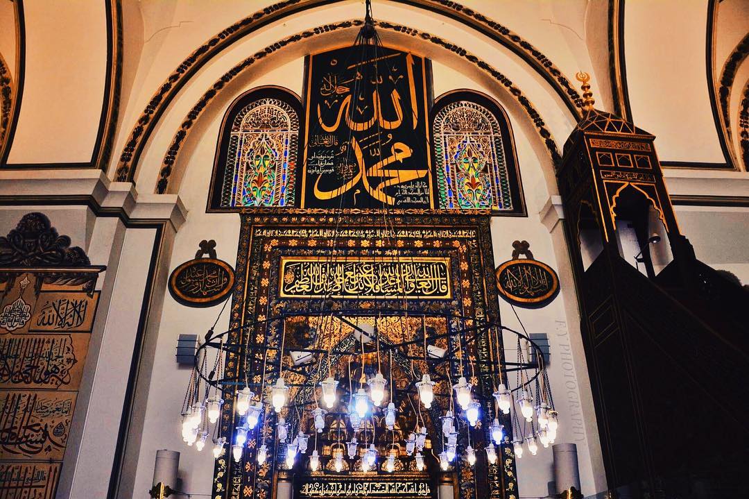 O'nun adı Ahmet'tir🌹
Kainata Rahmettir🌹
Nişanesi şefkattir🌹
Aleme merhamettir🌹

Ey Rabbim…
Yalvarışım rahmetine güvenimden... Her şey kudretinden... İçimdeki kırık kalp Allah derken, rahmetini esirgeme üzerimizden...
Amin...
#MiracKandili miz mübârek olsun
#HayırlıKandiller