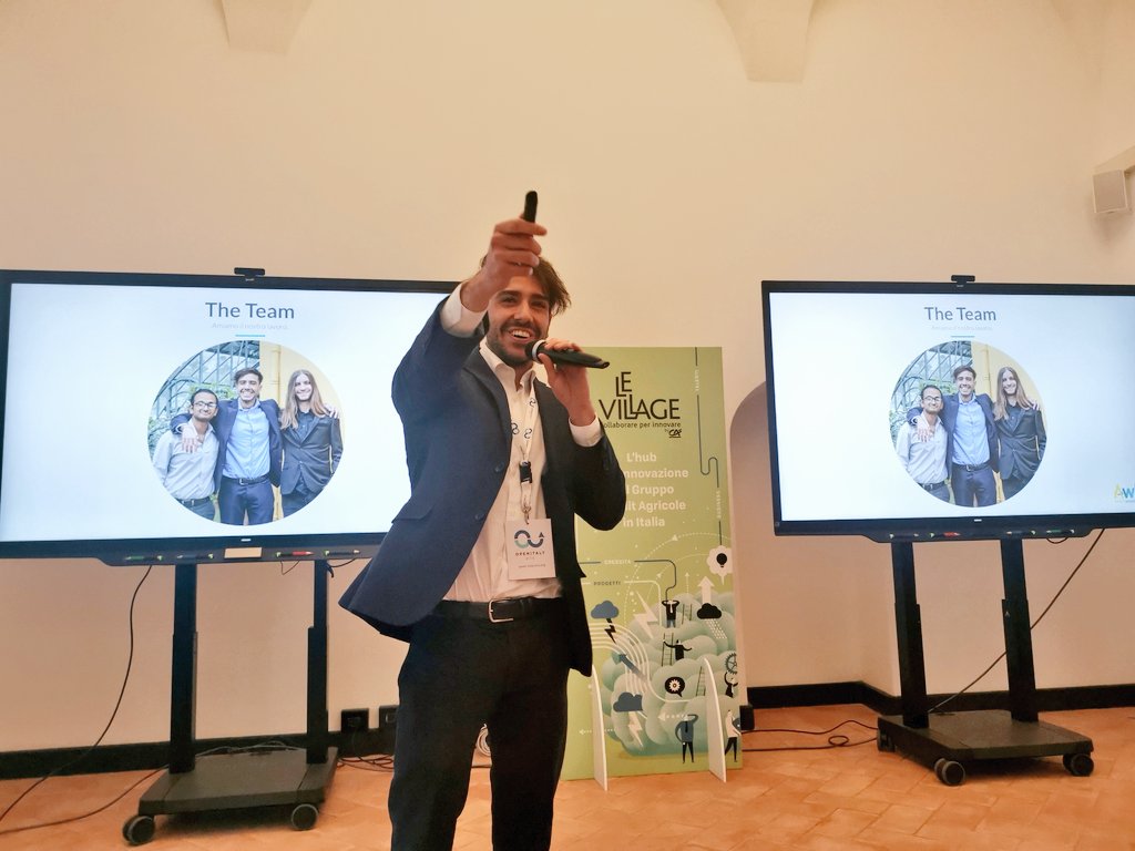 centroELIS's tweet photo. E si parla di #chatbot con una @Awy_Official molto sorridente
#customerengagement @centroELIS #awhy #AI
#crm
#OpenItalyELIS https://t.co/Sa4G80waeP