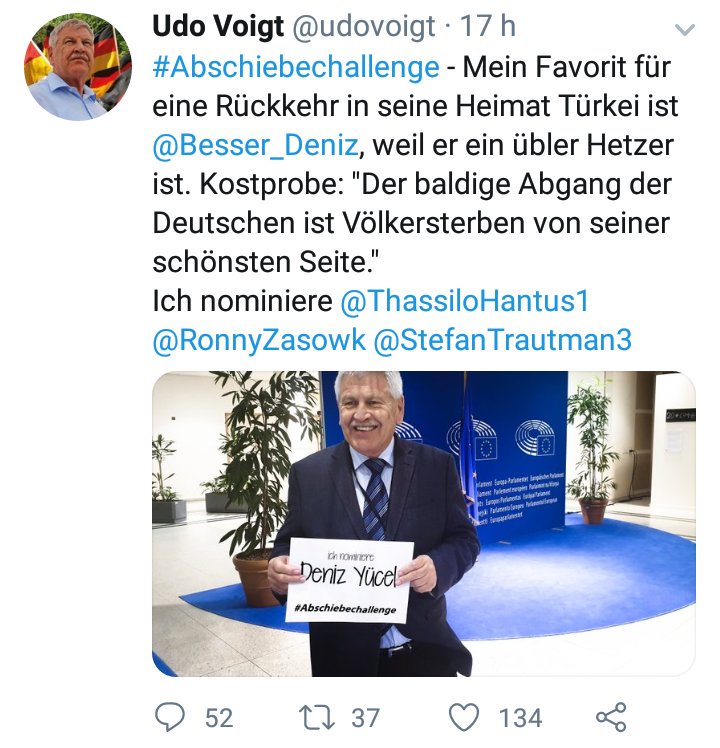 asiramsa's tweet photo. Scheiße verdammt, WIE sicher sich Rassist*innen mit Klarnamen in der Öffentlichkeit fühlen. Das ist nicht normal.  Wir haben ein Problem. Ernsthaft. https://t.co/bhwYGEoJko