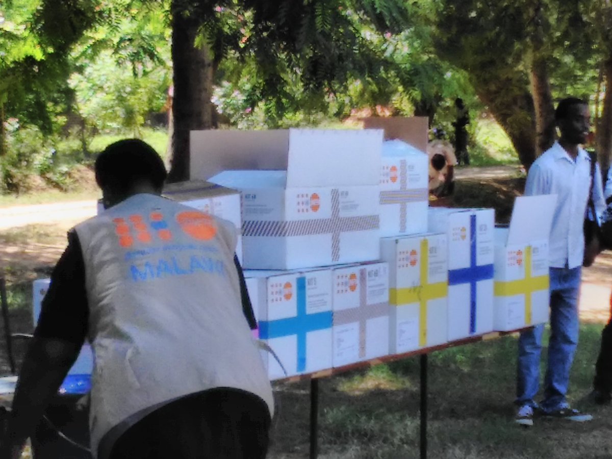 UNFPAMalawi's tweet photo. Here we are in Nsanje today!.We witness the arrival of RH kits from #Lilongwe to the district hospital #CycloneIdaiMw. In situations like we are now, SRH needs for women and girls must never be forgotten' Watabe UNFPA Deputy Rep. RH kits will prevent maternal and neonatal deaths https://t.co/Mw3QqZJAB4