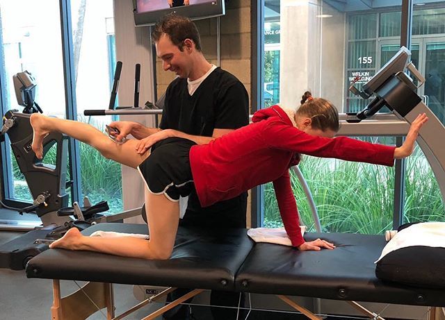 KohPTLab's tweet image. Common exercises such as the bird dog core exercise can be enhanced and taken to the next level by incorporating instrument-assisted soft tissue mobilization (IASTM). 💥Utilizing IASTM technique facilitates tissue perfusion and tissue lengthening as w… ift.tt/2HRKyEA