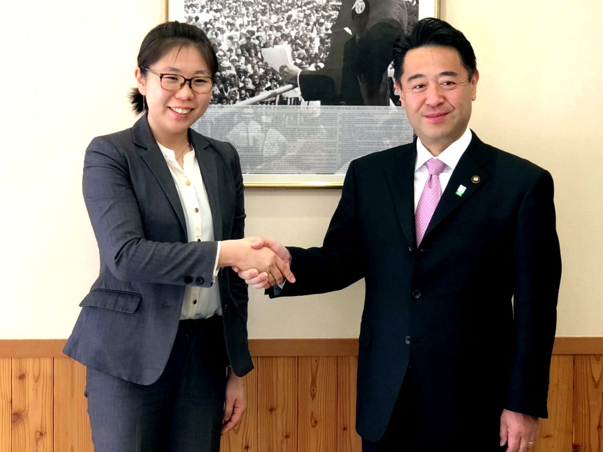 佐久市長 柳田清二 新地域おこし協力隊員 藤井あゆみさん 千葉の浦安市から内山に移住 内山の活性化について活動して下さいます 内山牧場キャンプ場を中心にスノーピークとの連携を強化していますが そのど真ん中で活躍してもらいたいと思います 佐久市長 柳田清二 新地域おこし協力隊員 藤井あゆみさん 千葉の浦安市から内山に移住 内山の活性化について活動して下さいます 内山牧場キャンプ場を中心にスノーピークとの連携を強化していますが そのど真ん中で活躍してもらいたいと思います