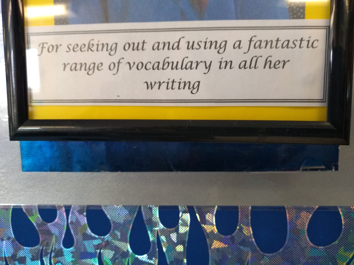 Pleased to see our children gaining recognition with Head Teacher's Awards for their vocabulary awareness when writing independently. @MrsWOfficial <a href="/PowerfulWordsCB/">@PowerfulWordsProject</a> It's all paying off 😊