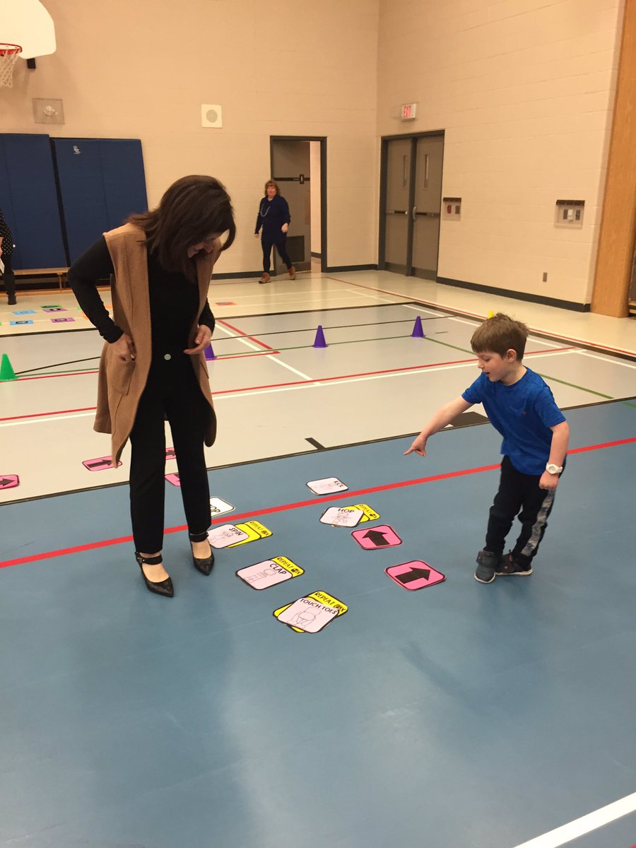 HTKCoding's tweet photo. Coding with the director, @TamaraLNugent. A morning of kindergarten coding in the gym. @GoHurricanesGo https://t.co/1Ebue5Wt2S
