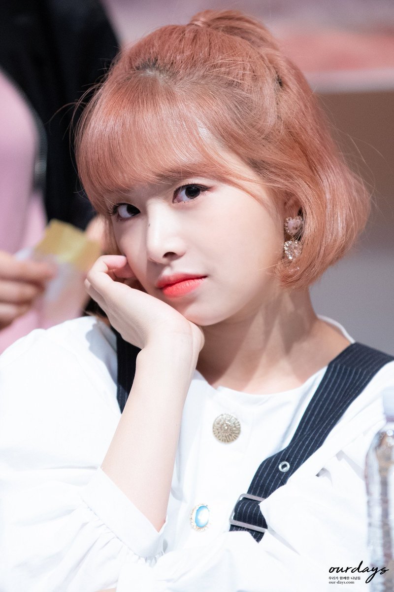chaewonarchive's tweet photo. 181020 https://t.co/x6QNIWLdE2