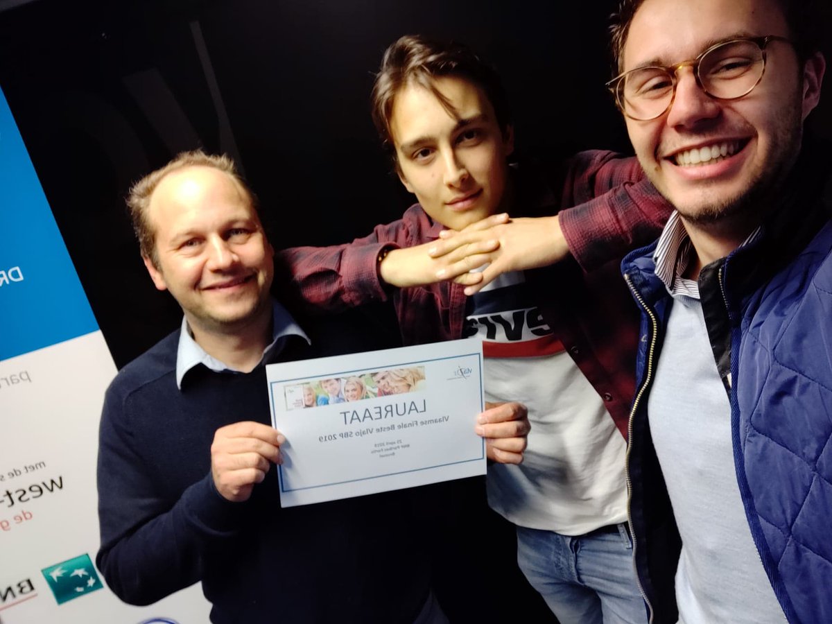 HowestNE's tweet photo. Voila, onze hersens zijn slim genoeg om dit certificaat te lezen. Dikke proficiat @johnGeldhof, @DriesOngenae @jordendhulster die voor #Aquaterra slaagden in de pitchronde en in 8 minuten de @vlajovzw jury hebben overtuigd Boek maar trip naar #Brussel https://t.co/4iMSEAwcVf