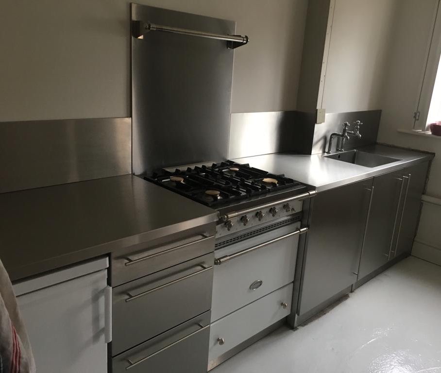 mpmengineering's tweet image. A #stainlesssteel tubular frame #sink unit was required at our customers property in #durham we also supplied one of our stainless drawer base units, all complimented with an #MPM #worktop with #welded sink and #splashbacks #kitchendesign #kitchen #interiordesigner #interiors #uk