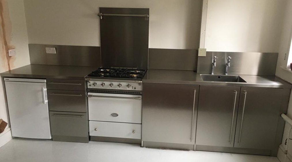 mpmengineering's tweet image. A #stainlesssteel tubular frame #sink unit was required at our customers property in #durham we also supplied one of our stainless drawer base units, all complimented with an #MPM #worktop with #welded sink and #splashbacks #kitchendesign #kitchen #interiordesigner #interiors #uk