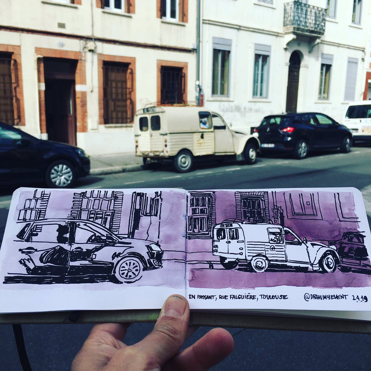 DrawEvent's tweet photo. En passant, rue Falguière à Toulouse, une deux chevaux.
.
.
.
#2cv #2chevaux #urbansketchers #livesketching #dessinersurlevif #toulousemaville #toulouse #dessin #drawevent. https://t.co/ksrQWYsNKz