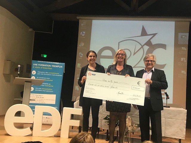 EDF_RegionSud's tweet photo. Signature d’une convention de partenariat avec #E2C et remise d’un chèque par l’UNITEP et d'un second de Commerce Méditerranée, suite à une action solidaire des salariés @EDFofficiel https://t.co/1e3aR49PKC