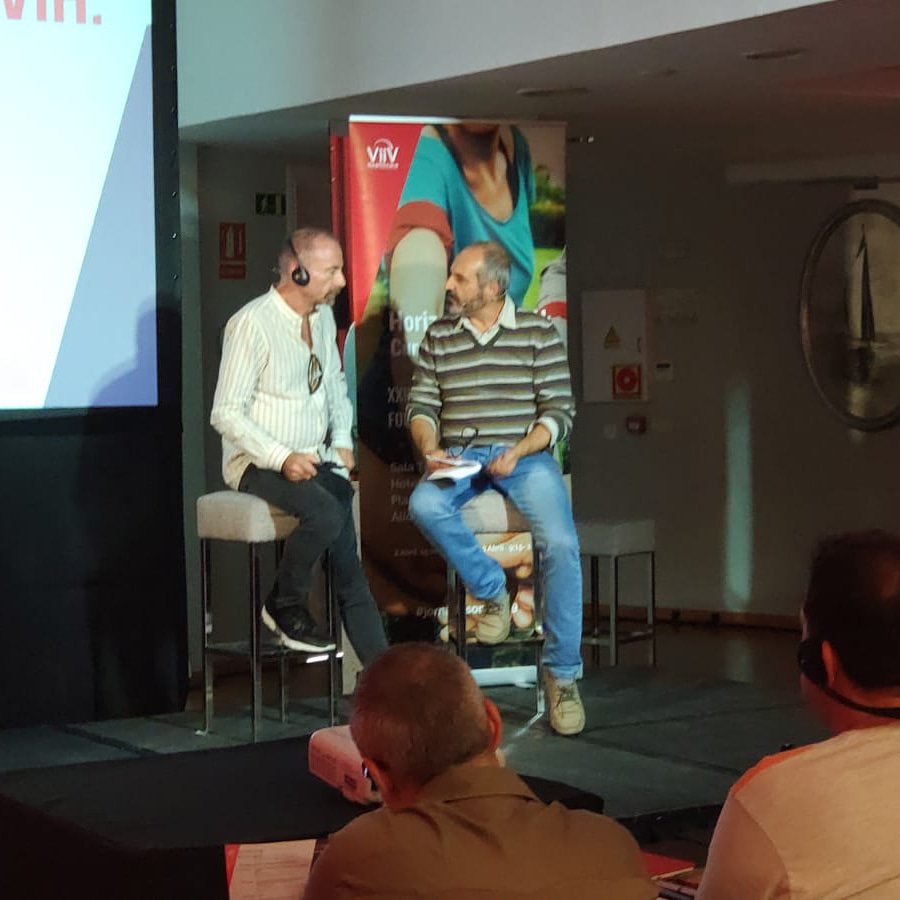 Adhara_ONG's tweet photo. Diego García, director de #SevillaCheckpoint con Timothy Brown, el paciente de Berlín, la primera persona en curarse del #VIH en las #jornadasong2019 @ViiVHC https://t.co/q7tirONiIH