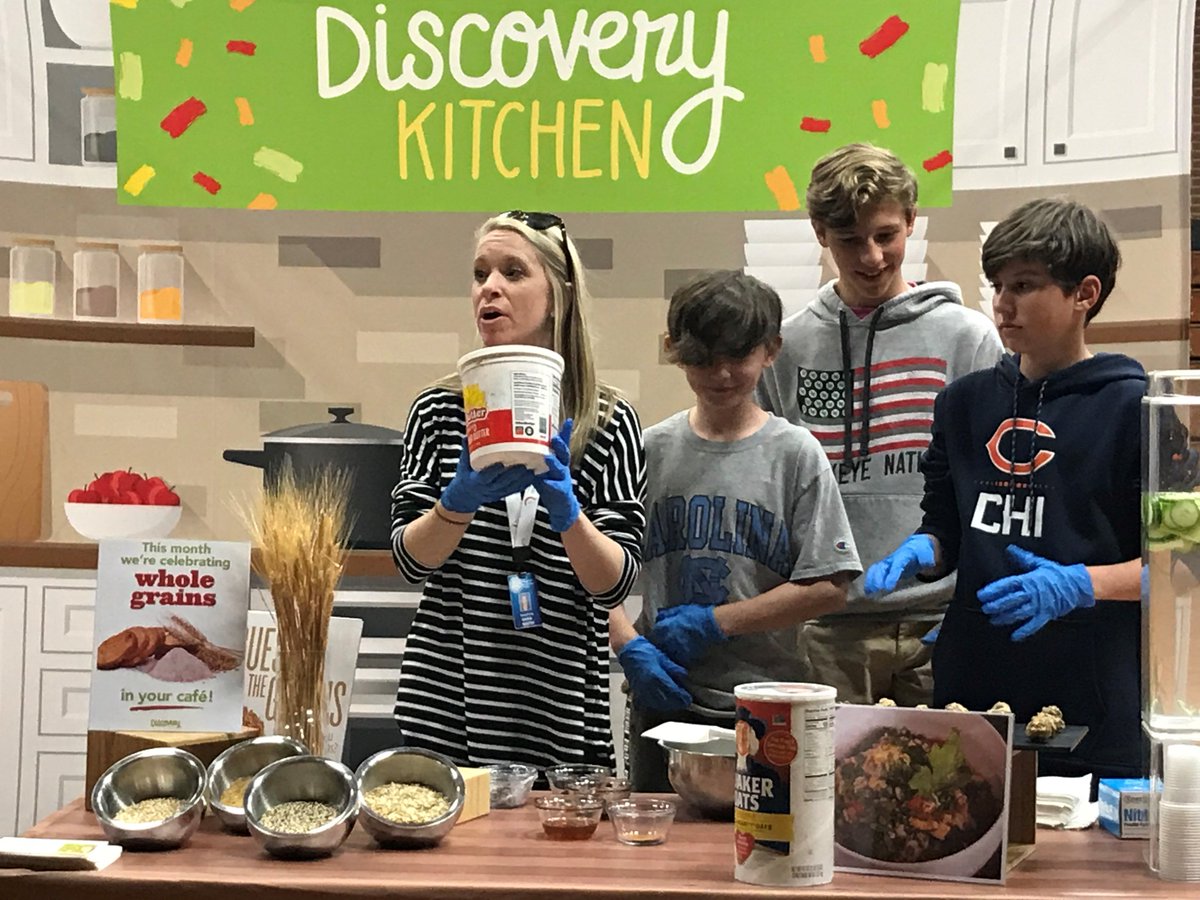 WSFCSFood's tweet photo. We wrapped up #NationalNutritionMonth with a #DiscoveryKitchen demo with student athletes👟 at @TJeffersonMS . They learned how to fuel an athletes body for performance and hydration🥤! They made Oatmeal Protein Balls💪🏽 and sampled cucumber, lime &amp; melon infused water. https://t.co/Lu3aHAPOWD
