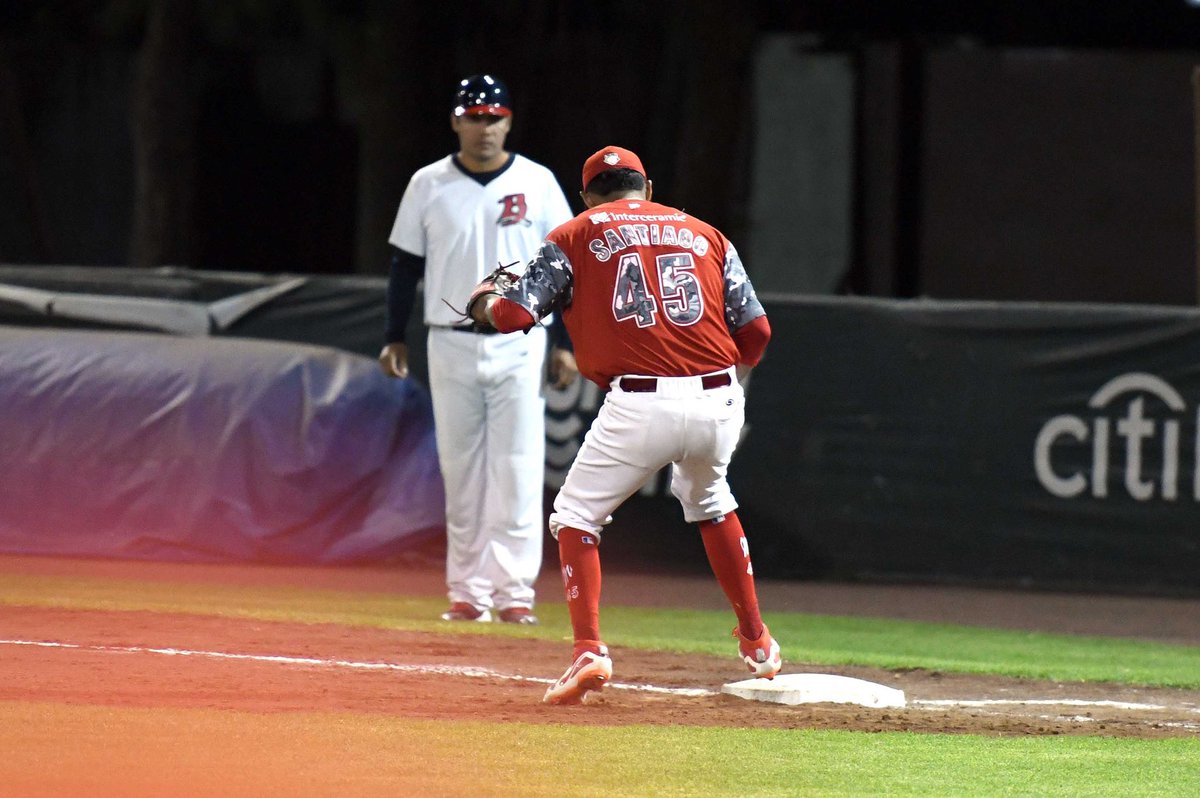 AlfredoHarp's tweet photo. Para la historia quedará que el último out del estadio #FrayNano lo hace Nathanael Santiago, lanzador de los #DiablosRojosDelMéxico https://t.co/0lzxwaZ2rg