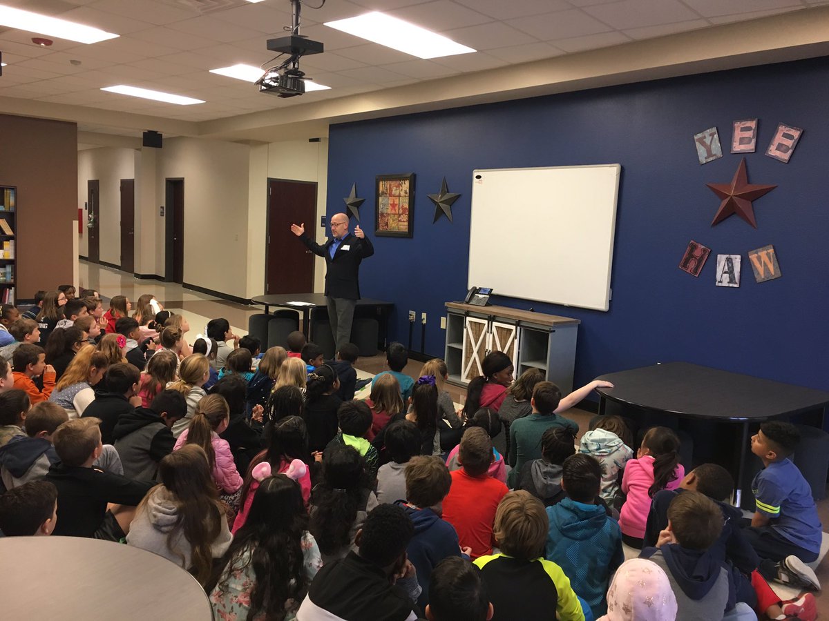 Learning about city developments and their impact on our ecosystems from @TXCityofRoanoke very own Scott Campbell! <a href="/KristiKing11/">Kristi King</a> <a href="/RoanokeRangers/">Roanoke Elementary</a> #RESitspersonal