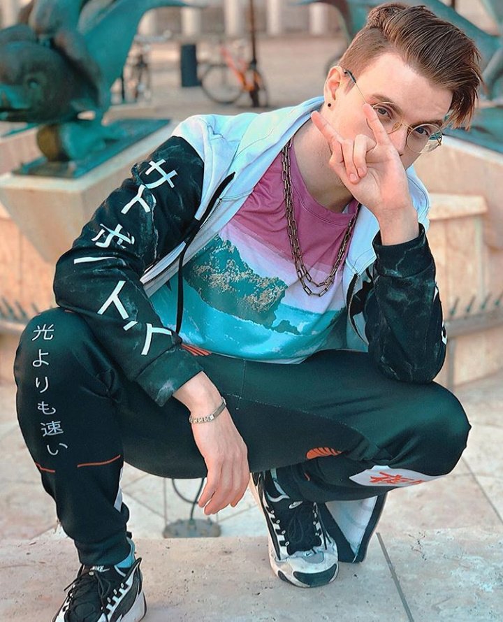 iblalistimme's tweet photo. Du bist mega hübsch #uwurarmy  #uwu4life  @iBlali https://t.co/SX2zKd4UrQ