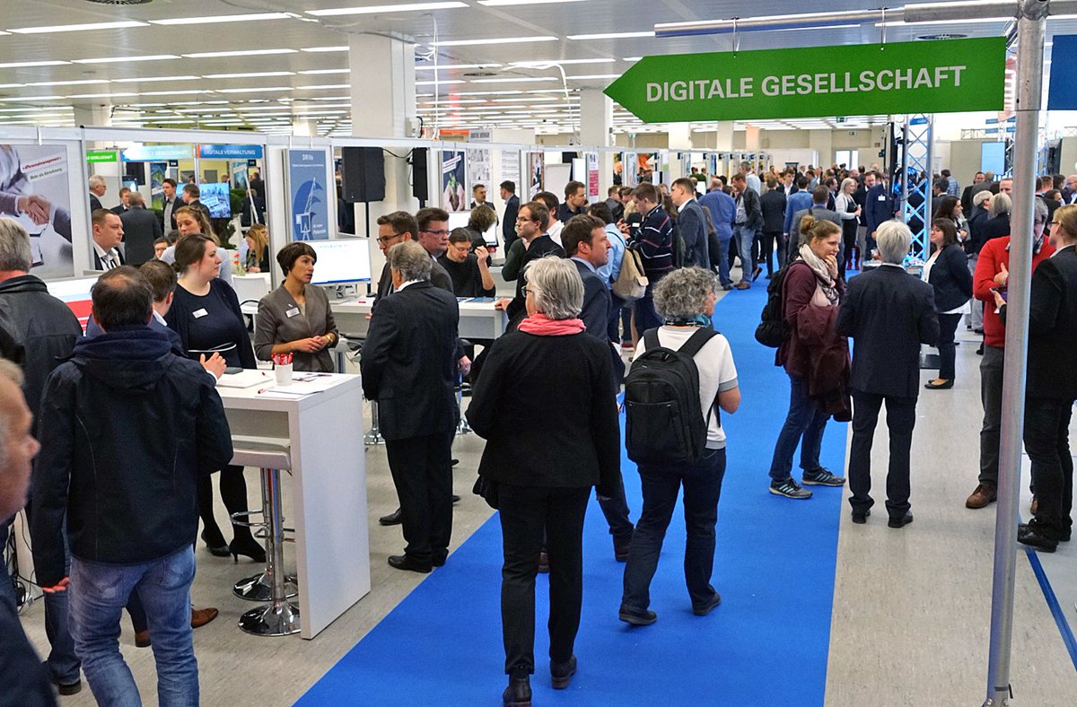 Datareport's tweet photo. Volles Haus in der MesseHalle Hamburg-Schnelsen: Rund 1.500 Besucher sind heute bei unserer Hausmesse. #Dataport #dphm19 https://t.co/aaq2WopLSs