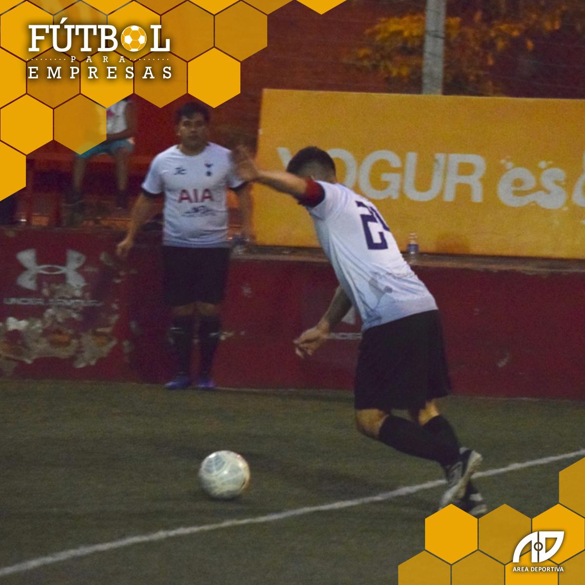 AreaDeportivaPy's tweet photo. Arrancó el Apertura 2019 de Exa Inferiores!

El torneo que nos remonta a algunos años atrás y nos reencuentra con quienes supimos compartir el deporte más lindo del mundo de forma profesional! 

 #exainferiores #fanaticos #FutbolAmateur #integracion https://t.co/Pj5zHsJjAt