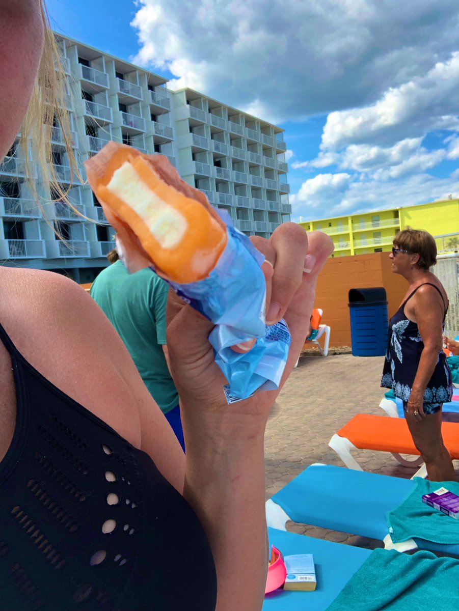 Buddedenise's tweet image. #PregoProblems poolside...... #Pizza #Dreamsicles @dominos #BlueRibbon #OrmondBeach