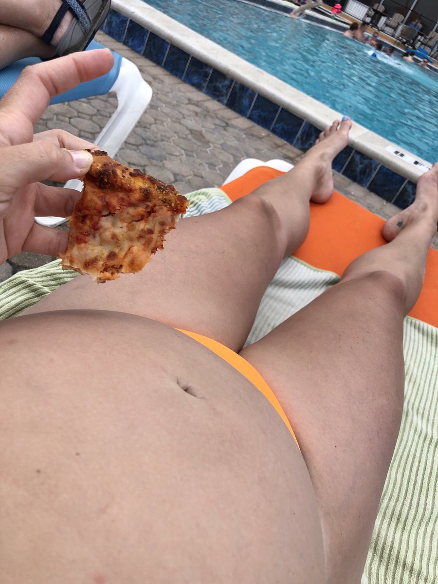 Buddedenise's tweet image. #PregoProblems poolside...... #Pizza #Dreamsicles @dominos #BlueRibbon #OrmondBeach
