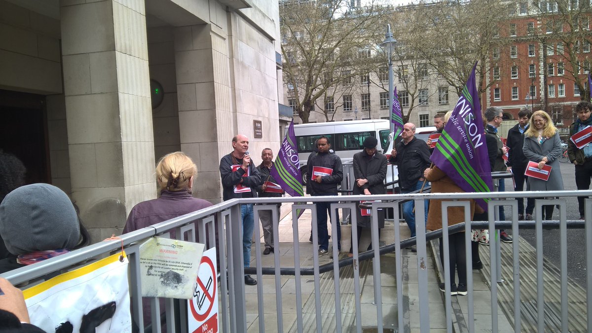 SaveSOASLibrary's tweet image. Photos from our last minute lobby of the SOAS Board of Trustees meeting....... Just before more people showed and it started to rain..... 👍👍👍✊✊✊
#SaveSOASLibrary #SupportSOASLibrary