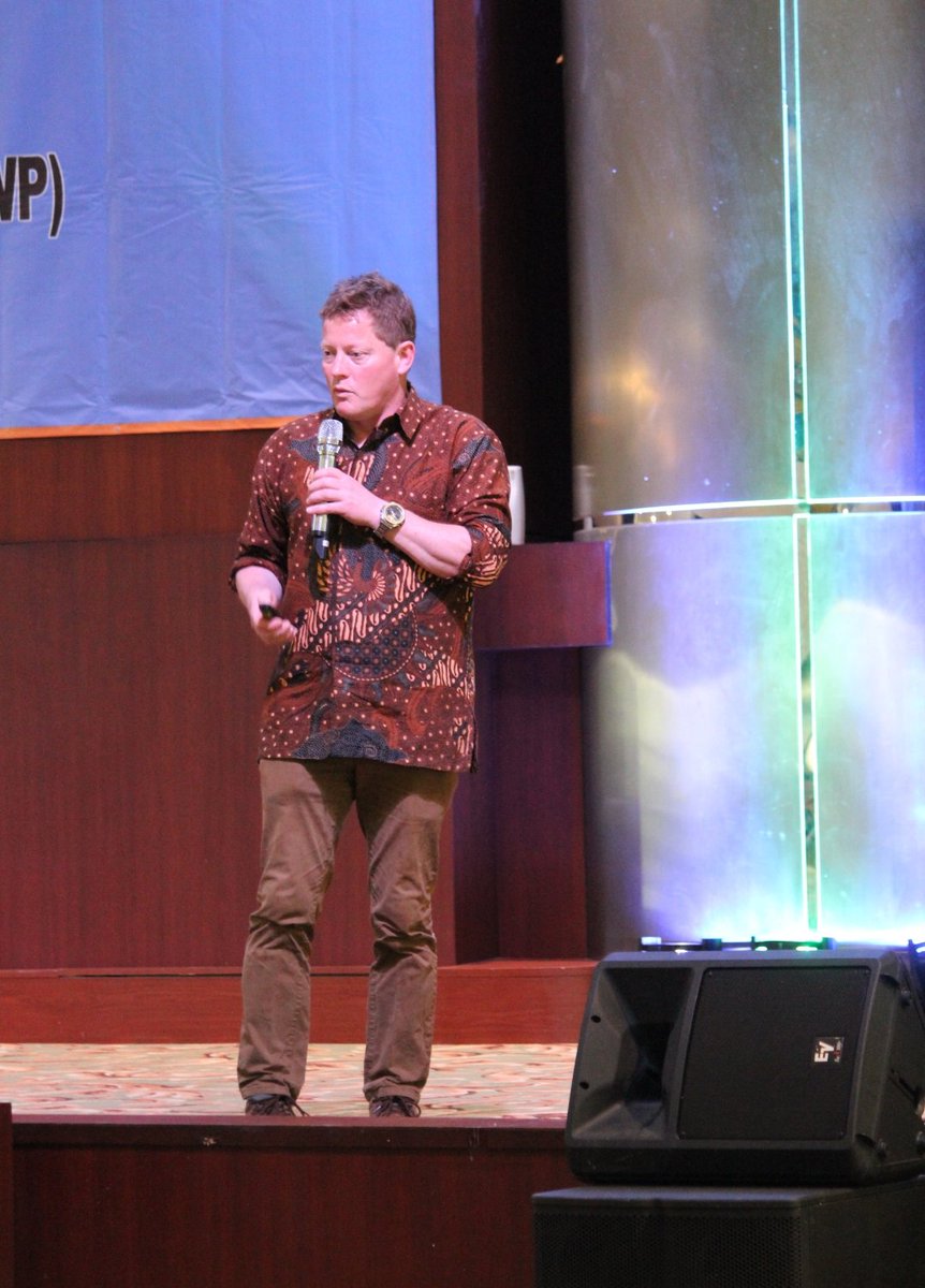 UKinIndonesia's tweet image. The🇬🇧 through @NewtonFund #WCSSP supports the development of early warning systems⚠for natural disasters to save lives. To mark the 69th World Met Day,@metoffice scientist Jon Petch spoke in @infoBMKG's event as 🇮🇩 aims to develop Indonesia Numerical Weather Prediction (Ina NWP)