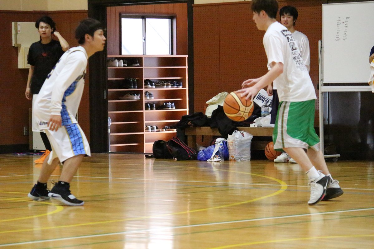 7fukujin_ksu's tweet photo. ○4月3日
○15時〜19時
○下京区地域体育館
で、サークルがあります🏀
新入生の方も参加OK！
当日は
○大学〜コース
○京都駅横ファミマコース
に分かれて案内します🙋
3日に大学に来て七福神に興味がある人
バスケの準備をお忘れなく✌🏻
詳細は追ってツイートします😁
#春から京産 #バスケサークル https://t.co/dcRYp6K7Gm