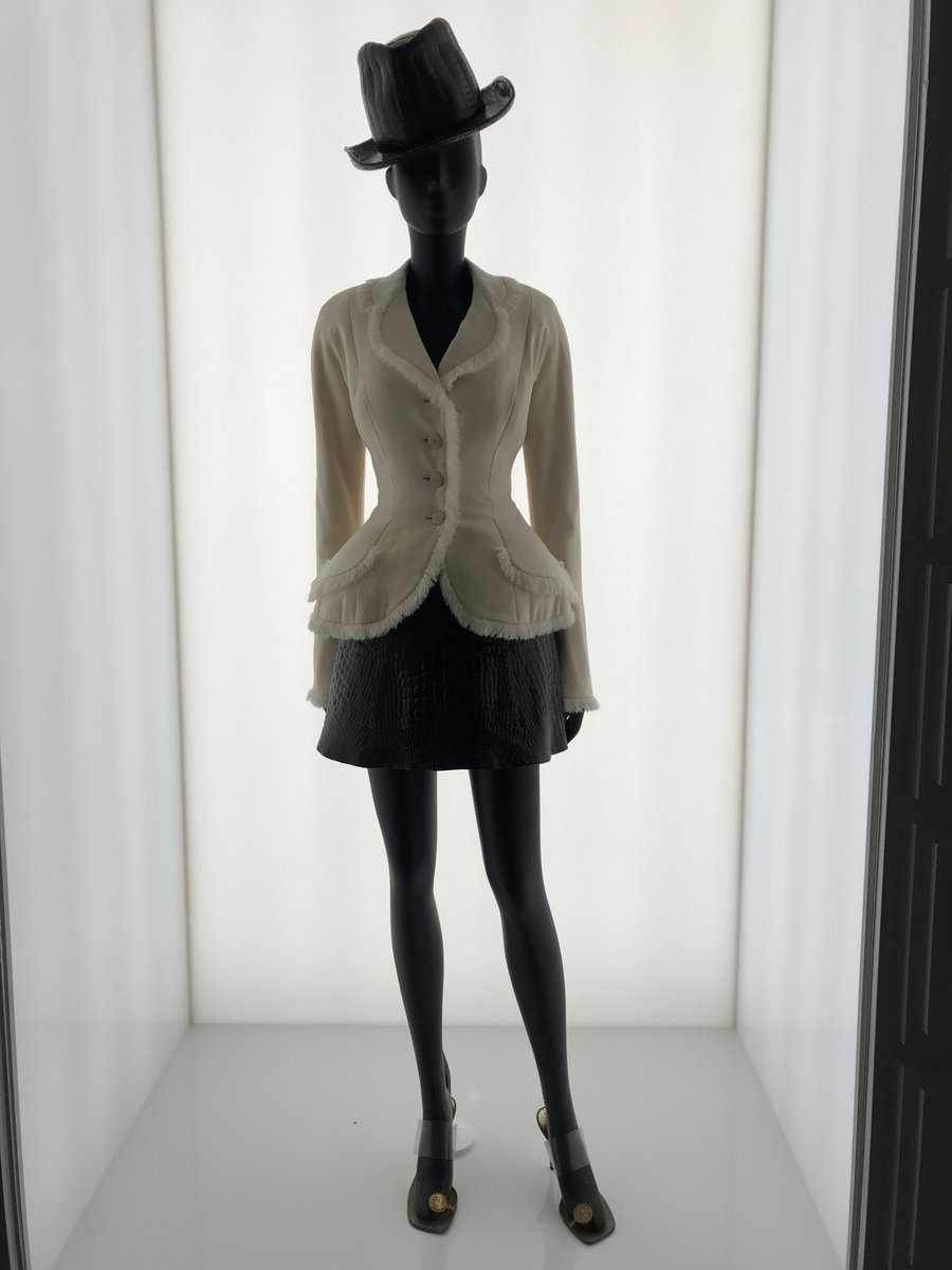 CarminHandbags's tweet photo. Fabulous Christian @Dior : Designer of Dreams' Exhibition at the V&amp;A Museum #luxury #fashion #Designer https://t.co/314gb9yfoK