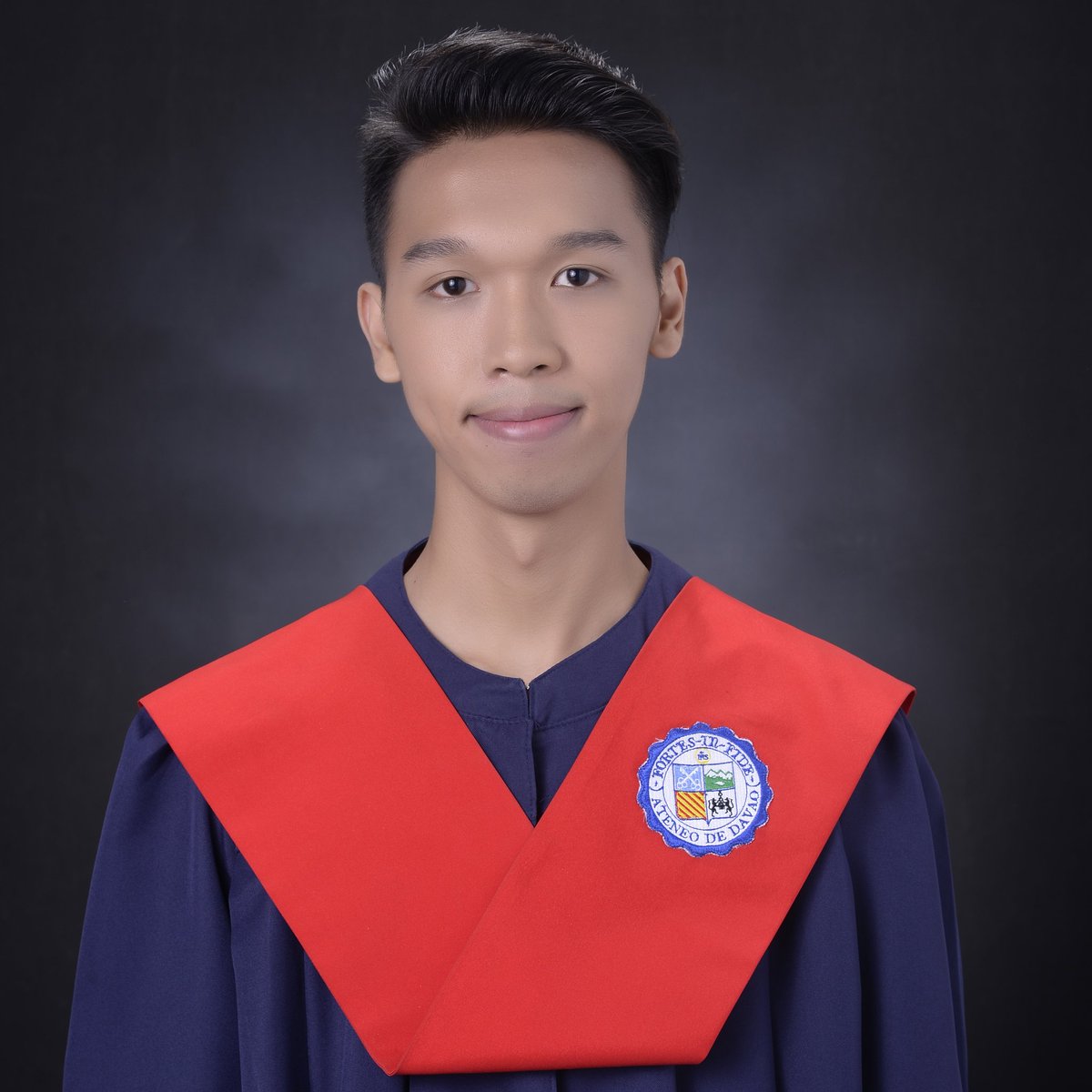 nthebron's tweet image. #GradPic 🎓