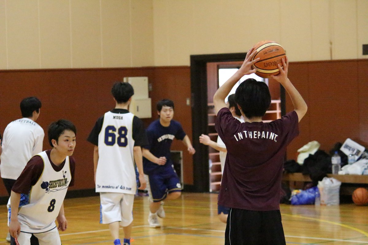 7fukujin_ksu's tweet photo. ○4月3日
○15時〜19時
○下京区地域体育館
で、サークルがあります🏀
新入生の方も参加OK！
当日は
○大学〜コース
○京都駅横ファミマコース
に分かれて案内します🙋
3日に大学に来て七福神に興味がある人
バスケの準備をお忘れなく✌🏻
詳細は追ってツイートします😁
#春から京産 #バスケサークル https://t.co/dcRYp6K7Gm