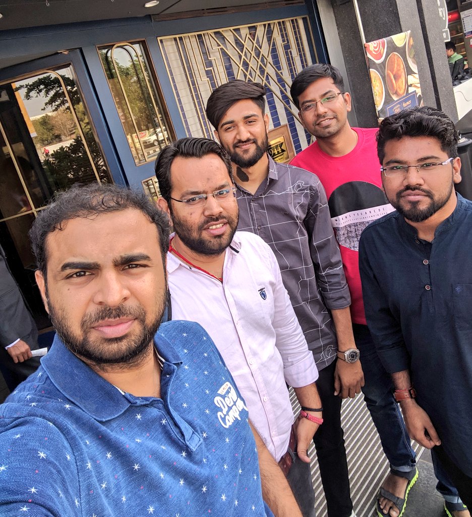 AmitHPanchal's tweet photo. Had Lunch with #GujjuBloggers in #Ahmedabad 🙌 https://t.co/py27tiPclj