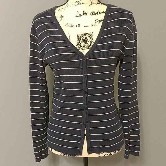 TheCaeo's tweet image. So good I had to share! Check out all the items I'm loving on @Poshmarkapp from @Shougmom #poshmark #fashion #style #shopmycloset #urbanoutfitters #covington #saylor: posh.mk/qkeW4Bh2pV