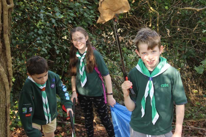 Volunteers Join Together to Spruce Up Our Town #Henley @HenleyinBloom @henleymayor1 @Kezoline @StefanGawry @CllrWHamilton henleyherald.com/2019/04/02/vol…