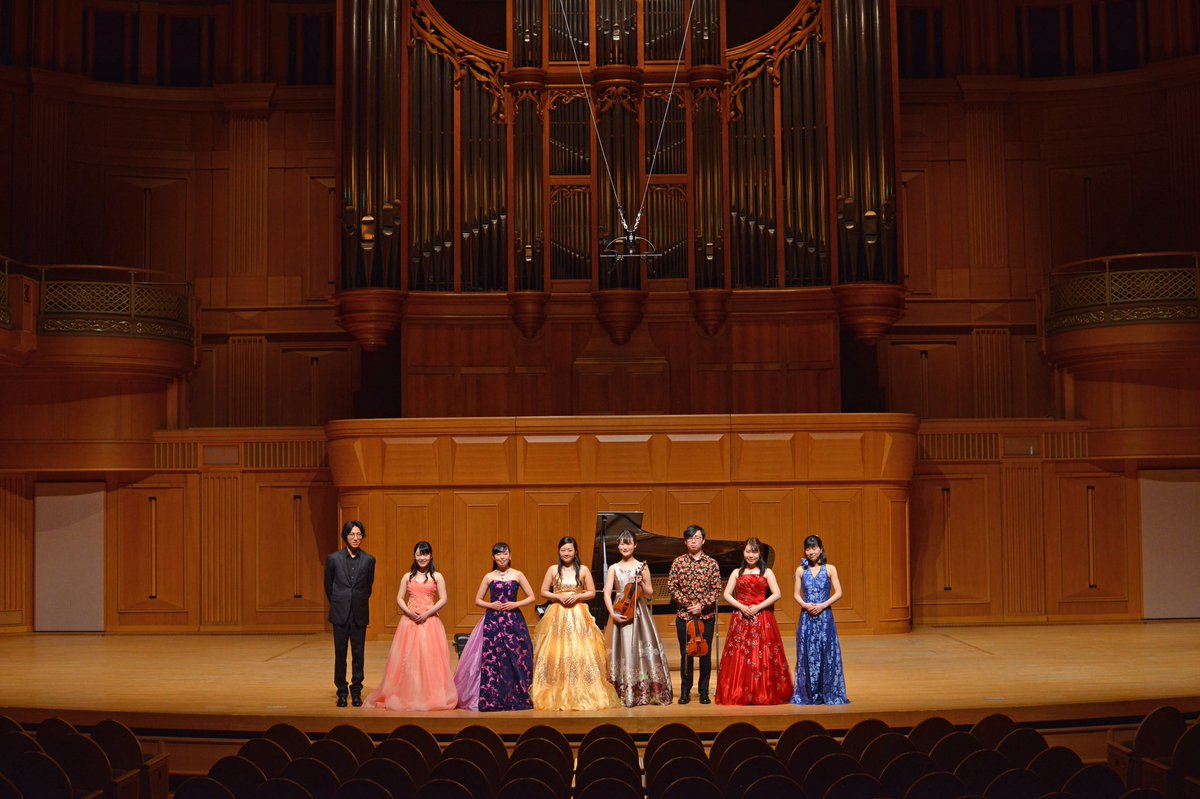 414_Chiaki's tweet photo. 3/30、いずみホールでの新人演奏会に出演しました😊たくさんのお客様に来ていただき、本当に感謝です！お花とお菓子もたくさん〜😍来てくれた方、ありがとう！ソロもアンサンブルも楽しすぎてめっちゃ笑顔で弾いてしまった😆 https://t.co/K6f4aA0Wp2