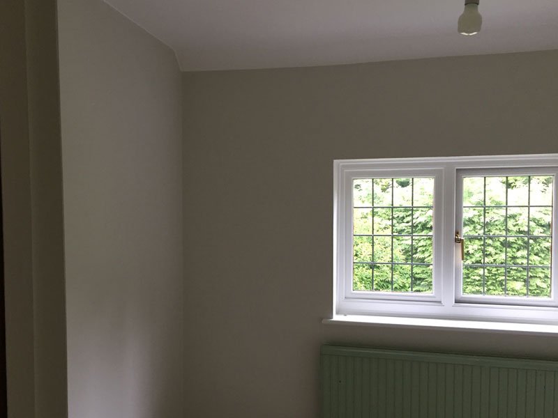 kandmdecorating's tweet photo. A new @kandmdecorating case study https://t.co/88grojcHr4 #decorating a home office in #itchingfield using #Paintlibrary Canvas and #Dulux matt on the ceiling and #Dulux satinwood on all woodwork. https://t.co/xuI7D7jFVj