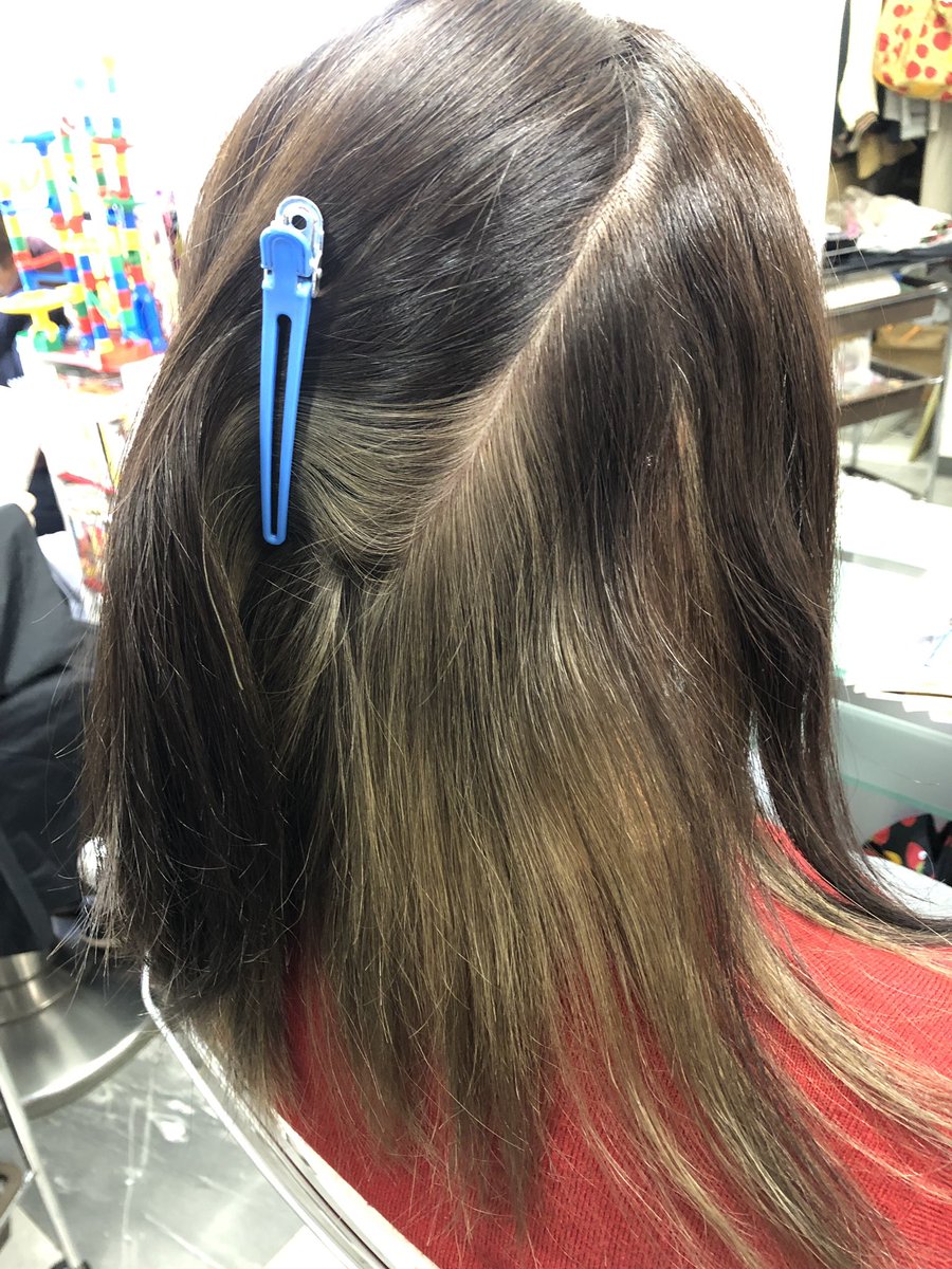 ট ইট র ストロベリーロックス 赤羽カラー専門店 本日のヘアカラー 白髪染めをするようになったとしてもヘアカラーは楽しみたい やりましょう いくつになってもオシャレしましょう てことでトップは白髪染めインナーはブリーチからのミルクティー