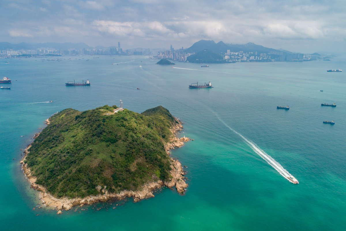 greenpeace_hk's tweet photo. #HongKong government is proposing a 1000-hectare reclamation project, costing HK$624bn and bringing irreversible damage to the #environment. However, there are over 1000 hectares #brownfield are not developed. Obviously we should develop brownfield first and #ChooseGoodLife. https://t.co/BNebKtKyTU