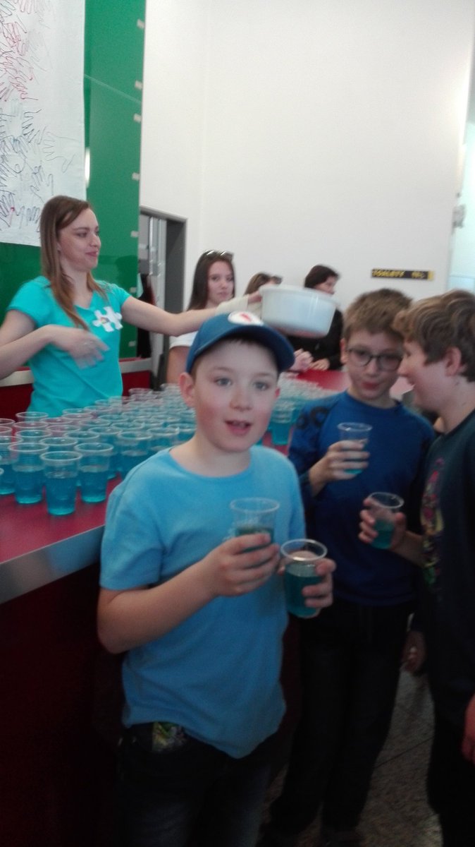 IPistkova's tweet photo. Today on 2nd April our pupils participated in program devoted to autism . Children dressed in blue expressed thé support to people with this specific behaviour. https://t.co/bfX6ssFoBn