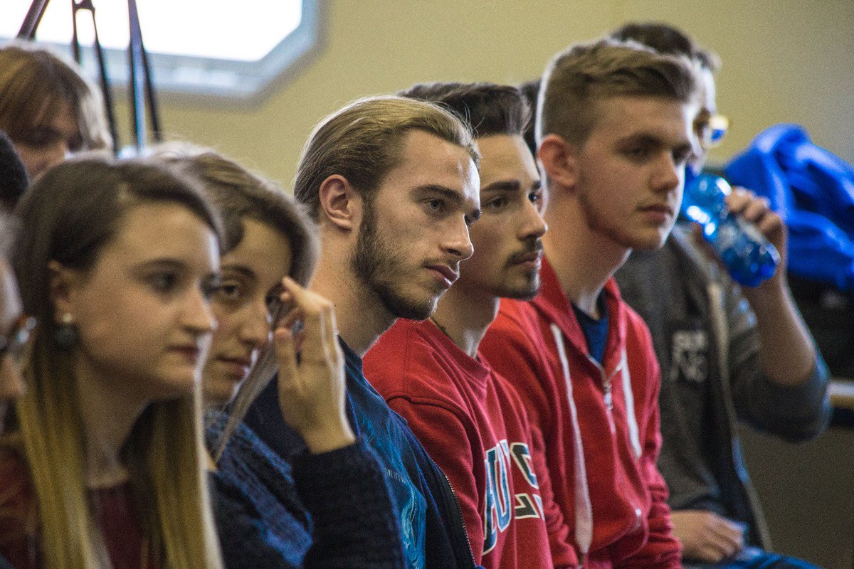 colturaecultura's tweet photo. Gli studenti protagonisti di questa tappa speciale di #Agrievolution che ha visto un appassionato dibattito su #comunicazione, #innovazione e #genetica: gli ingredienti per un futuro di successo in #agricoltura. https://t.co/AaGrhnCQvz