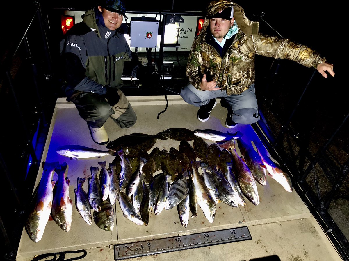 PAnthonyCorder's tweet photo. Book your trip 
1-833-HOOKSOUTH #captaincorder #flounder #floundergigging #galveston #fishing #simmsfishing #lews #finsfishing #yeti #costa #powerpole #fishstixrods #jerrysleds #overboardcustomboats #seewhatsoutthere #hooksouth #chickenboy #cossongigs
#dimondbows #bowfishing https://t.co/rMKwxfvfKi