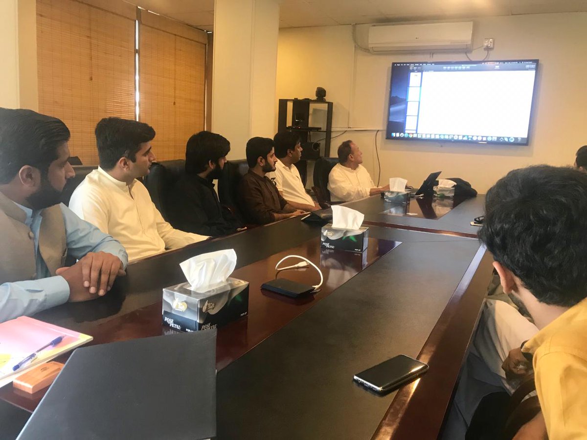 jawadibf's tweet photo. آئی ایس ایف پنجاب کے وفد کی صدر گلریز اقبال کی سربراہی میں PTI منشور کی جائزہ کمیٹی کے کوارڈنیٹر ڈاکٹر ابوالحسن انصاری سے اسلام آباد سنٹرل آفس میں میٹنگ، آئی ایس ایف پنجاب نے نئے آنے والے پارٹی منشور کےحوالے سے اپنی سفارشارت جمع کراوئی۔
#pti #isf  #isfpunjab ✌️ https://t.co/HJnCRQ3Sew