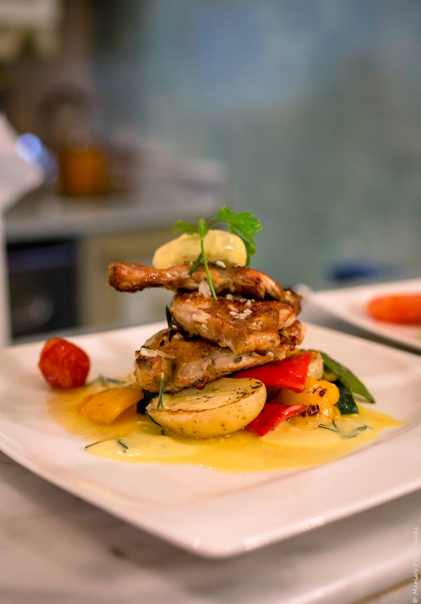 Shakespeare and Co tweet media