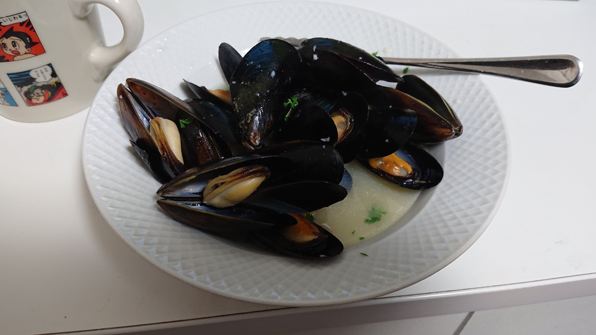 Orris 今日のお酒のつまみはムール貝のワイン蒸し 業務スーパーのムール貝をバターとニンニクと白ワインでちょいと