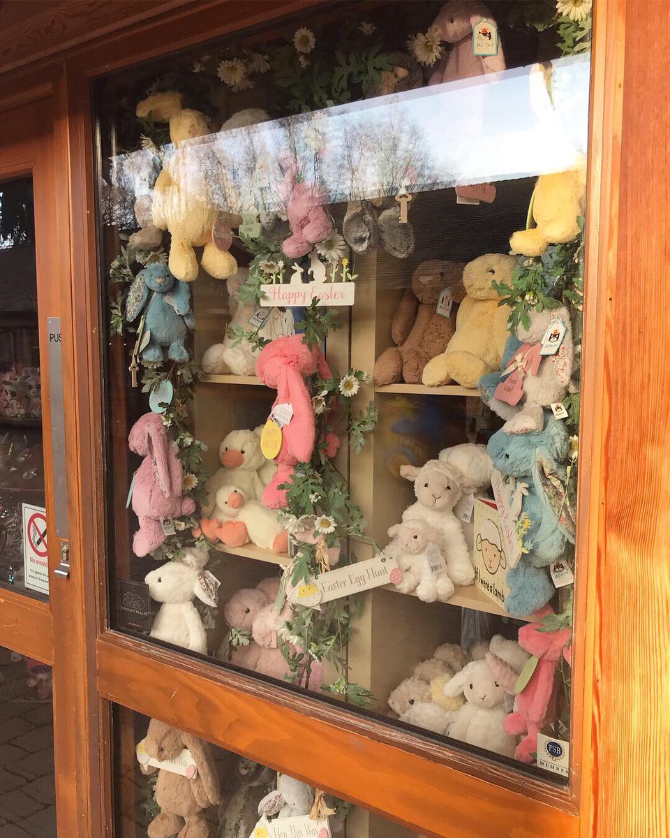 one_morebear's tweet photo. The Easter bunnies have arrived at @TrenthamEstate 🐰🐰💖💖 #Jellycat #jellycatshop #easterbunny https://t.co/KhPod9eDqs