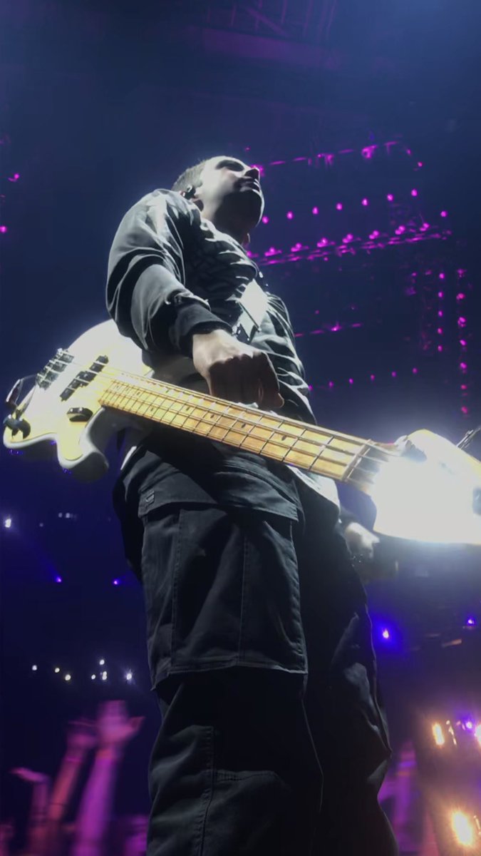 scumdumpstr's tweet photo. big bass energy #banditoperth #banditotour
@twentyonepilots @tylerrjoseph @joshuadun https://t.co/dvIebTQZ6q
