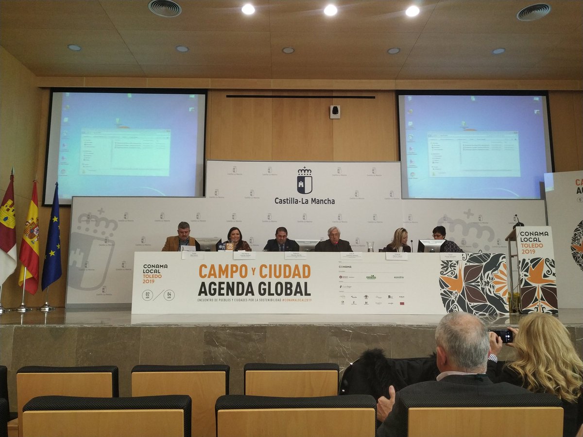 otsrural's tweet photo. 🗣️ Comienza Luis M.Jiménez Herrero en el panel sobre la Agenda 2030 señalando que ésta no es una estrategia pura y dura. No es una estrategia de desarrollo sostenible.
Los ODS son un gran marco de referencia y marcan un horizonte.
#CONAMAlocal2019 https://t.co/ftUUuLS7Re