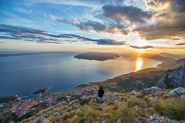 CroatiaIYP's tweet photo. Beautiful view of Makarska Riviera 💙
📷 by @visit.makarska 
#croatiainyourpocket #splitinyourpocket #makarska #makarskariviera #adriaticsea #biokovomountain #biokovo #nature #travelphotography #croatia https://t.co/M8HmM90rqY https://t.co/0YA1QRgxCH