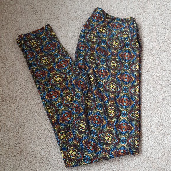 sunsets829's tweet photo. So good I had to share! Check out all the items I'm loving on @Poshmarkapp from @AshSchindler7 #poshmark #fashion #style #shopmycloset #lularoe #talbots #gap: https://t.co/g7TSTMczAl https://t.co/f4LdlS8OqU